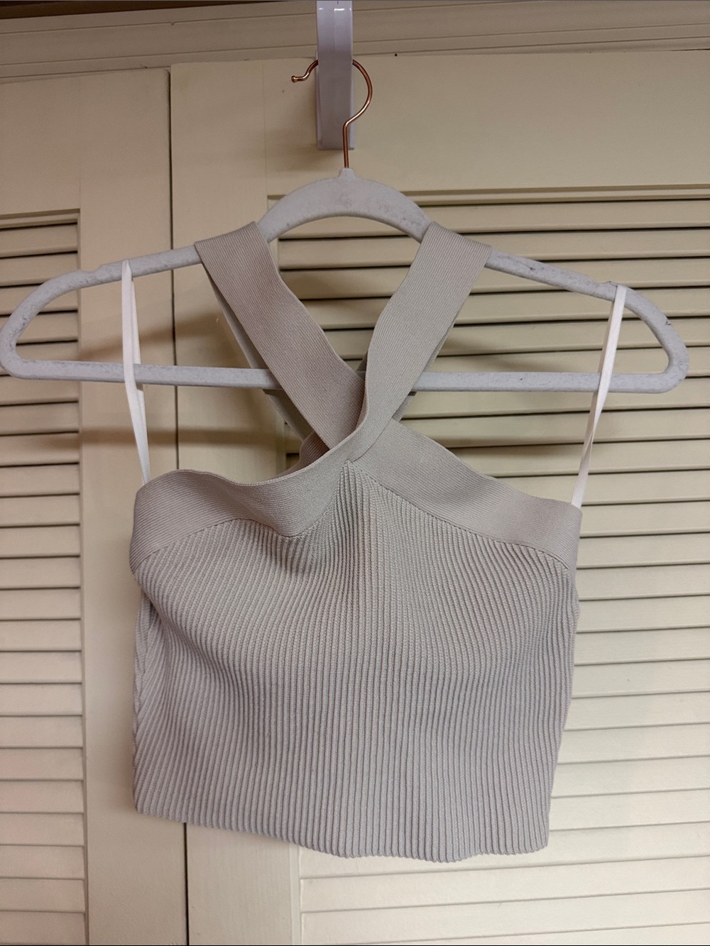 Babaton Cream Cross-Back Ribbed Crop Top - Picture 1 of 2